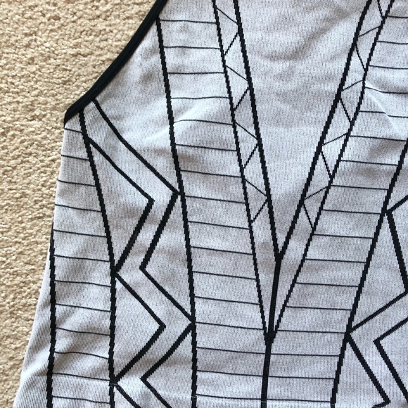 Womens BCBGeneration Black White Pattern Crop Knit Tank Top BCBG Sleeveless M/L - Picture 4 of 11